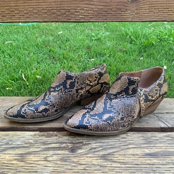 Women’s Chelsea & Violet Ava Ankle Booties - Picture 3 of 7
